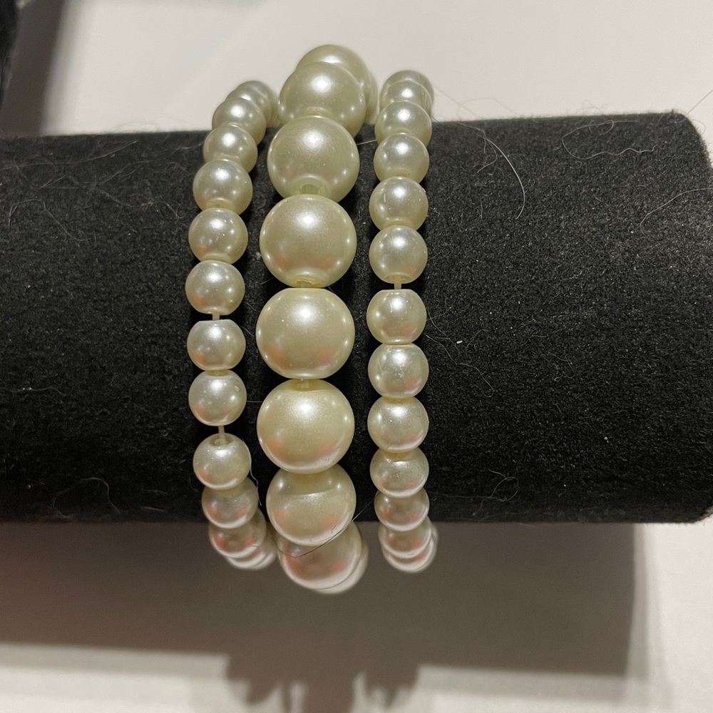 Classic White Pearl Stretch Bracelet Set